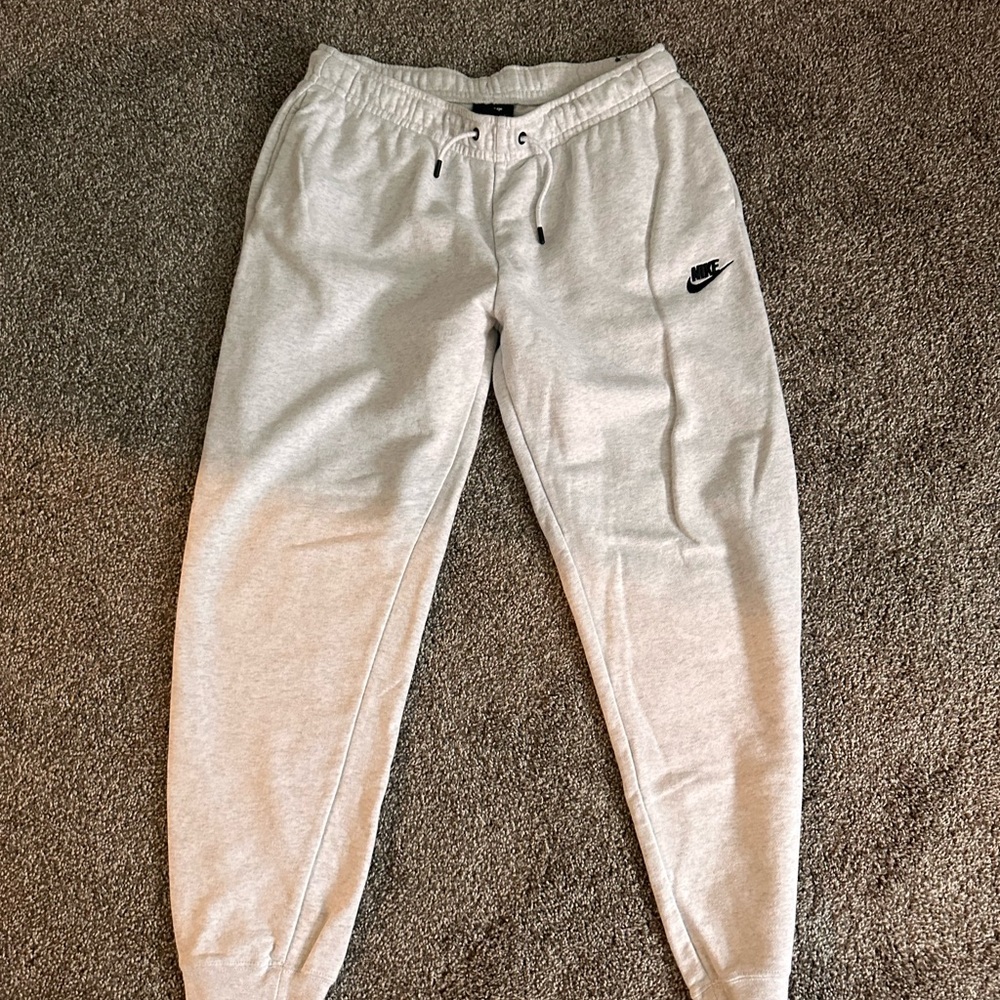 Women’s Nike sweatpants